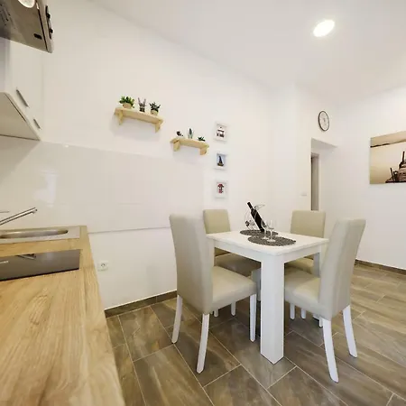 Dendo Apartment *